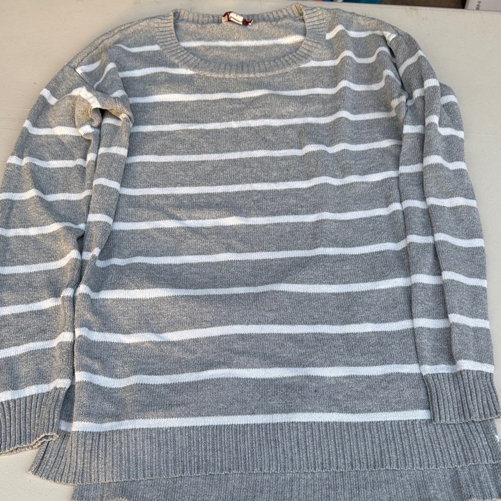 Arizona Jean Company Gray and White Striped Sweater